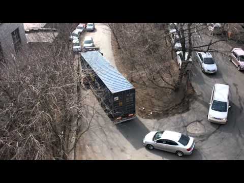 Видео: Как правильно проехать поворот на фуре