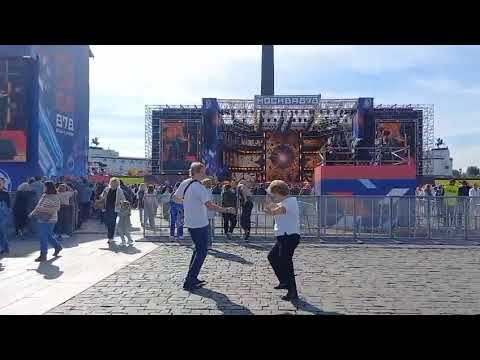 Видео: Обнимая дочь боярскую,..парень тихо говорит...