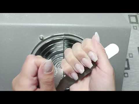 Видео: Переделка маникюра самой себе 🤗