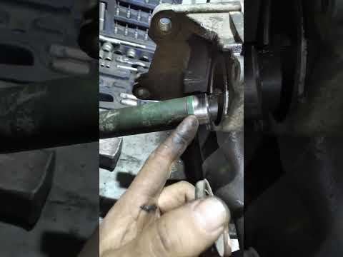 Видео: Нисан Рог 2 продолжаем искать вибрацию, как снять промежуточный подшипник.