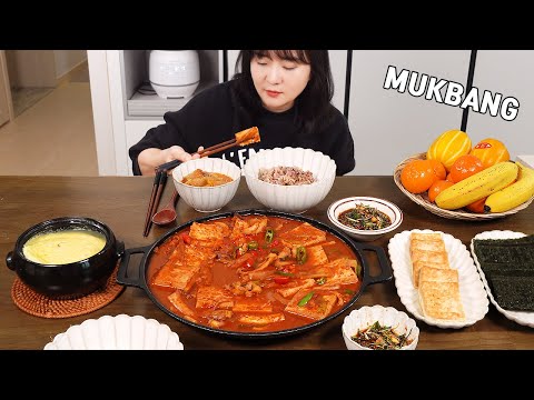 Видео: Готовим Mukbang :)Тушеное мясо тофу с кальмарами очень вкусное, так что обязательно приготовьте его.