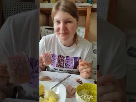 Видео: МУКБАНГ. Вяленый лещ, маринованый лук, отварная картошка😋