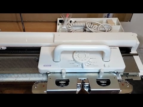 Видео: Тоқыма машинкасына распаковка. Вязальная машинка Silver Reed SK840/SRP60N