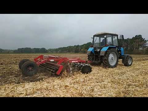 Видео: МТЗ 892 + Pallada 3200 красивая дисковка кукурузы. Сезон 2020