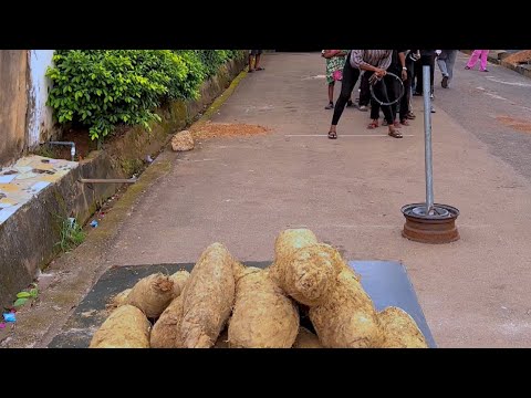 Видео: ИГРА «БРОСЬ КОЛЬЦО» С КЛУБНЯМИ ЯМА | Подпишитесь на мой канал