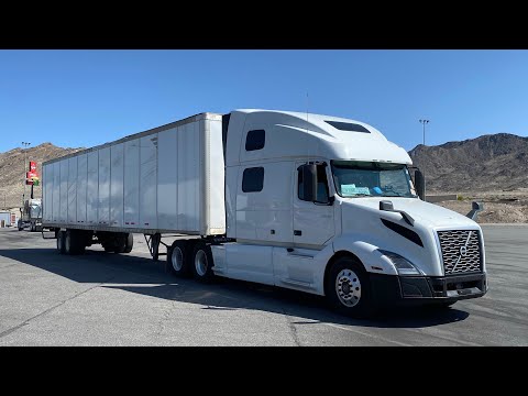 Видео: Volvo VNL еду через США 🇺🇸 | IOWA 80 l Самый большой трак стоп в мире