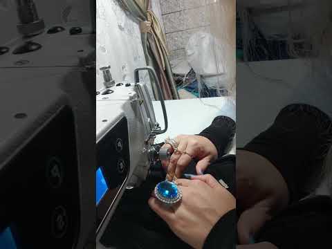 Видео: Как ушить брюки с обеих сторон.3 этап