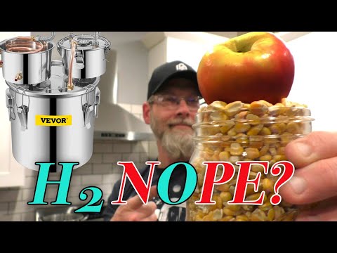 Видео: Самогон из кукурузы и яблок - Затирание зерна в яблочном соке!