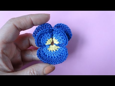 Видео: Crochet pansy Как вязать анютины глазки крючком Цветок 71