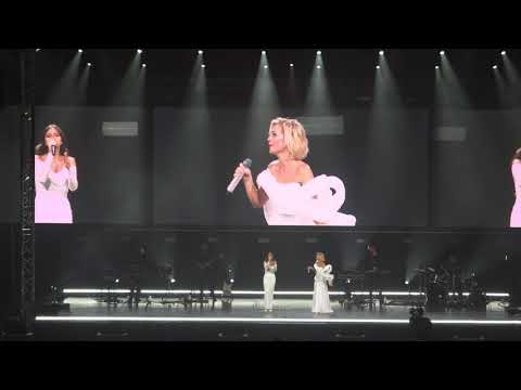 Видео: Полина Гагарина и Олеся Казаченко - Выше головы (Тула 17.11.2024)