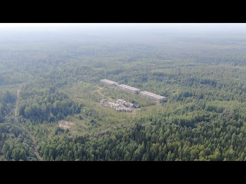 Видео: Заброшенные казармы недалеко от города Каргополь-2, Архангельская область. Съёмка с квадрокоптера