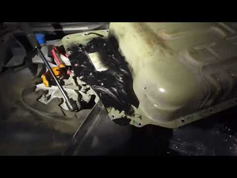 Видео: Model S tesla 2014 - ремонт батареи после "сервисов"