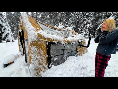 Видео: ТЕПЛАЯ ПАЛАТКА ДЛЯ КЕМПИНГА С ПЕЧКОЙ В МЕТЯНЬ