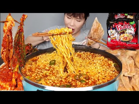 Видео: Острая лапша с курицей _ 5 сумасшедших пельменей Sunhwa-dong Сильви Кимчи кимчи острый мукбанг