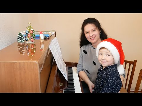 Видео: Первые уроки игры на фортепиано. Часть II. Новогодняя
