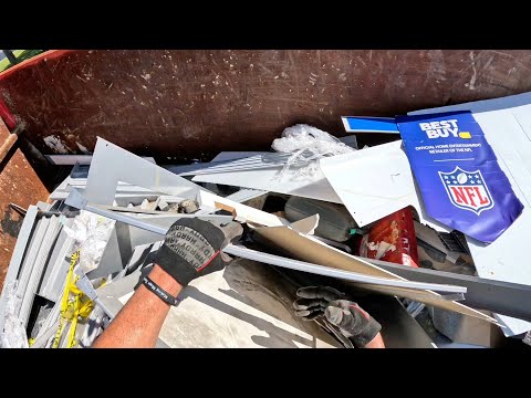 Видео: ПОИСК ИЗ МУСОРНЫХ КОНТЕЙНЕРОВ! - ОТКРЫТЫЙ ВЕРХ В BESTBUY!