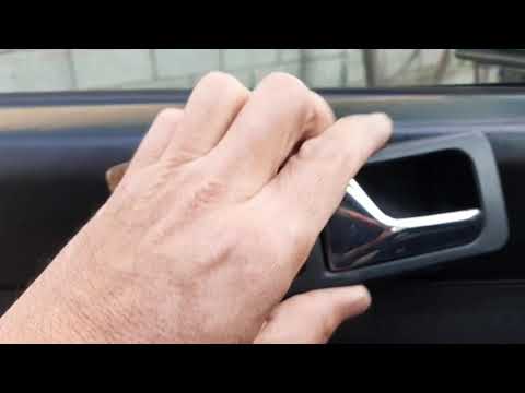 Видео: Ремонт ограничителя двери Мерседес 190.