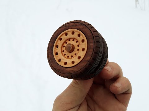 Видео: Wooden wheels for wooden toy truck Peterbilt 389 / Колеса из дерева для грузовика.