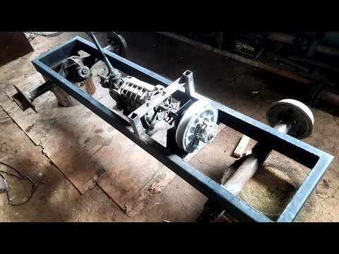 Видео: Как сделать раму гусеничного минитрактора ч.2. Установка двигателя. 5 серия