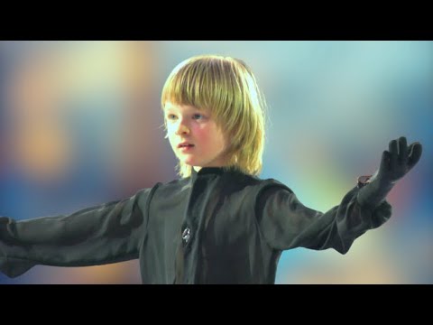 Видео: Вместе на одном льду. Отец и сын Плющенко. Танго в Санкт-Петербурге.