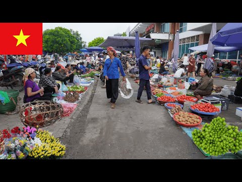 Видео: Изучение традиционного рынка Вьетнама | Местная жизнь в Пом Хане, Лаокай