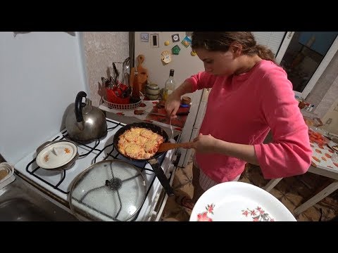 Видео: КАК СДЕЛАТЬ ОМЛЕТ ЗА 5 МИНУТ? СЕЙЧАС ЛИЗА ВАМ ПОКАЖЕТ.