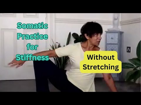 Видео: Растяжка мне не помогла — эта соматическая практика помогла мне расслабить фасции.