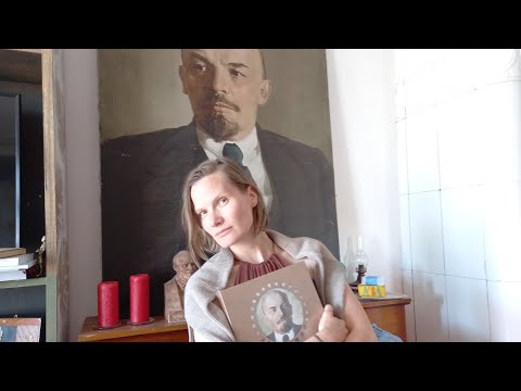 Видео: Питерская коммуналка. В гостях у Тани, на Песках😎