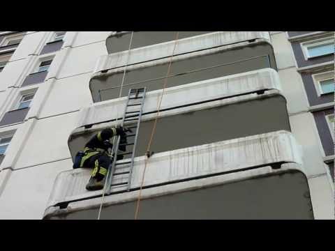 Видео: По штурмовке на 22-й этаж с заклеенными визорами масок.