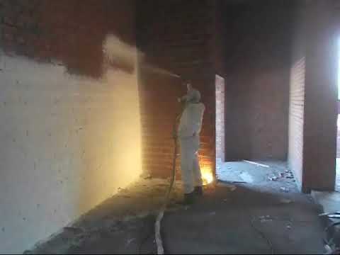 Видео: Пример напыления пенополиуретана