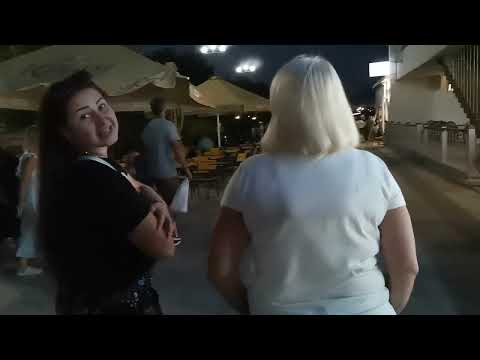 Видео: Вечерняя набережная и кипарисовая аллея Судака