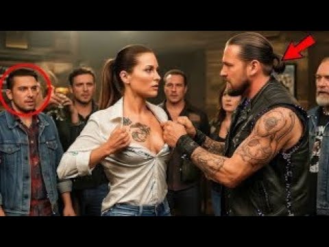 Видео: «Байкер порвал рубашку официантки… Но то, что он увидел на её плече, повергло всех в шок!»