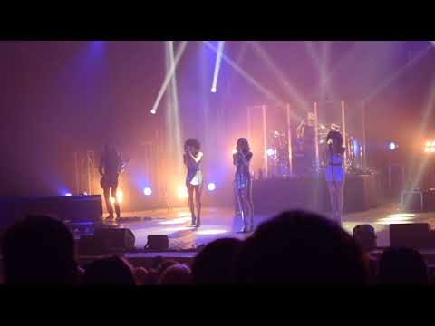 Видео: Loboda - Не Нужна [LIVE] in Yekaterinburg 26.10.2017 ККТ Космос