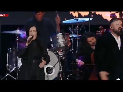 Видео: «Благословение» — Коди Карнс, Фил Уикхэм, Брэндон Лейк, Крис Томлин и Кари Джоб