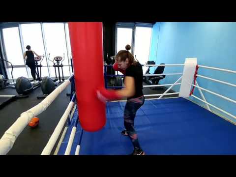 Видео: 8 связок для самостоятельной работы на мешке