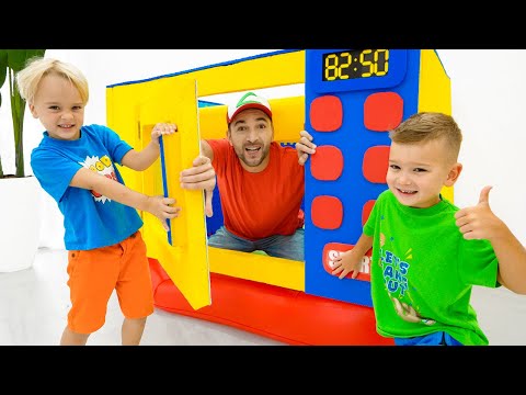 Видео: Крис и Миша играют в с игрушечной микроволновкой