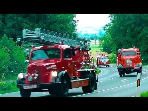 Видео: Колонна ретро-пожарных автомобилей на дорогах Германии.