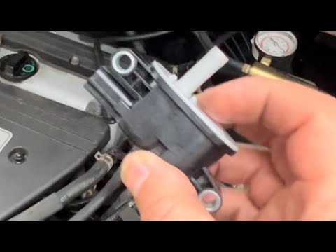 Видео: 08 Honda CRV крышка бензобака не проблема, замена продувочного клапана