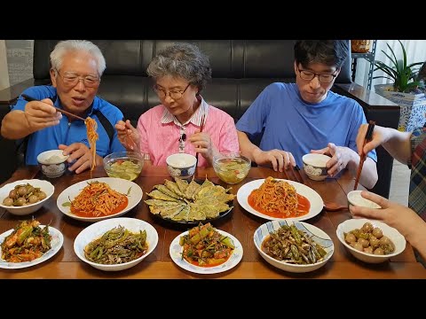 Видео: Корейская кухня лучшая! (Жареные ростки фасоли, листья кунжута, тушеный красный перец) Рецепт