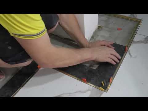 Видео: Подготовка и укладка пола крупной плиткой и декором от А до Я.