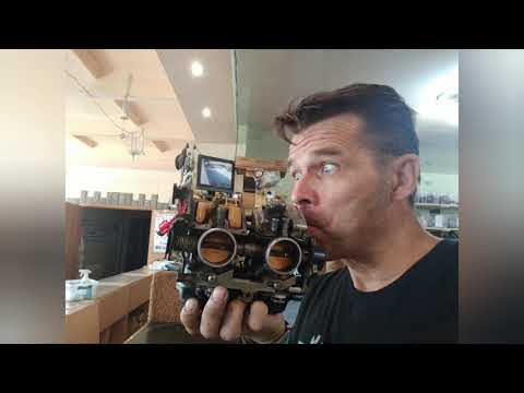 Видео: Чистим карб одной левой на мотоцикле Suzuki Intruder 1500 LC.