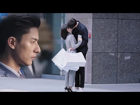 Видео: Красивый врач наконец-то нашел, что для него сделала Золушка, и поцеловал ее на улице