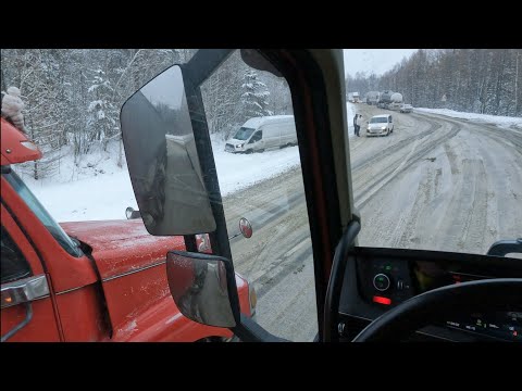 Видео: Снегопад, Громатуха Култукский тракт.Встал вторым рядом.Висят фуры,буксуем,штурмуем.VOLVO FH 540 POV