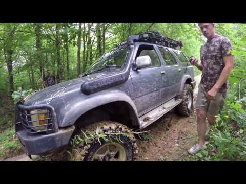 Видео: Nissan Patrol and Toyota Hilux (Surf) в лесу по уши в грязи Часть 2