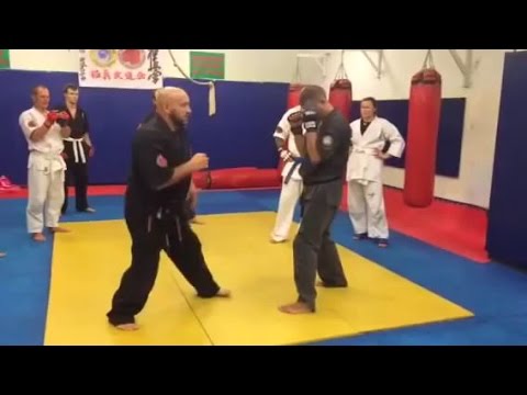 Видео: Уличный бой. Юрий Федоришин.