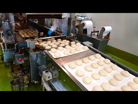 Видео: Процесс массового производства карри и дынного хлеба. Японская пекарня, основанная в 1869 году.
