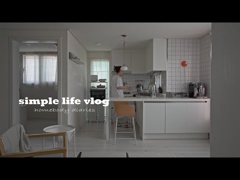 Видео: VLOG | Найти комфорт в простой жизни (успокоенная и освежающая)