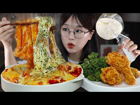 Видео: АСМР ЕДА Лапша Токпокки с Мороженым и Томатным соусом | MUKBANG