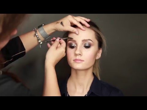 Видео: Smoky eyes. Макияж для выпускного вечера