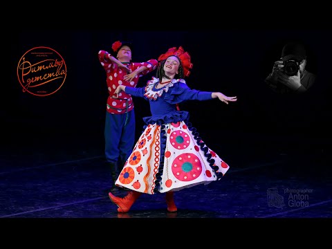 Видео: "Ухажёры", Ансамбль "Ритмы детства". "The Suitors", Ensemble "Rhythms of Childhood".